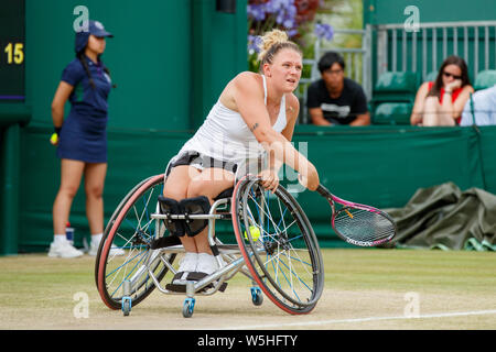 Jordanne Whiley von GB spielen Rollstuhl Tennis an den Meisterschaften, Wimbledon 2019 Stockfoto