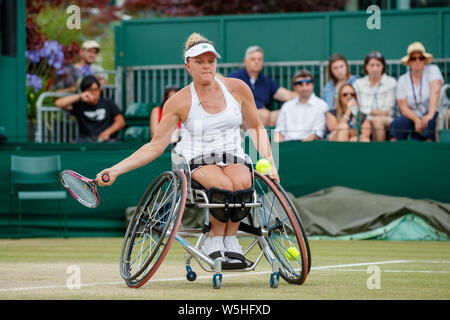 Jordanne Whiley von GB spielen Rollstuhl Tennis an den Meisterschaften, Wimbledon 2019 Stockfoto