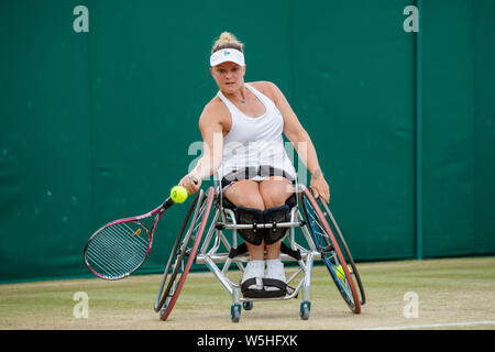 Jordanne Whiley von GB spielen Rollstuhl Tennis an den Meisterschaften, Wimbledon 2019 Stockfoto