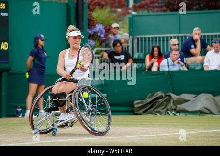 Jordanne Whiley von GB spielen Rollstuhl Tennis an den Meisterschaften, Wimbledon 2019 Stockfoto