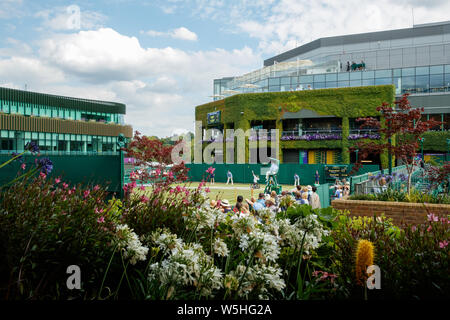 Generische Atmosphäre eines Rollstuhl Tennis Match mit Centre Court hinter an den Meisterschaften, Wimbledon 2019 Stockfoto