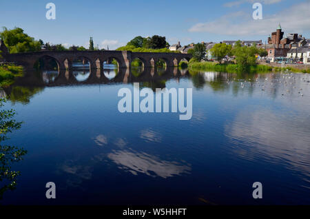 Allgemeine Ansicht von Dumfries Schottland Großbritannien von den Ufern des Flusses Nith Stockfoto