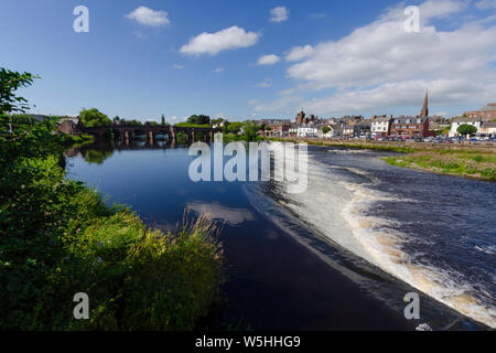 Allgemeine Ansicht von Dumfries Schottland Großbritannien von den Ufern des Flusses Nith Stockfoto