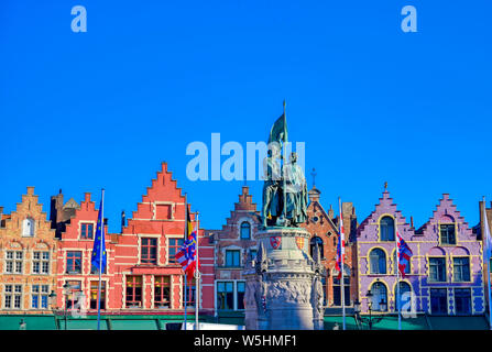 Das historische Zentrum der Stadt und der Marktplatz (Markt) in Brügge (Brugge), Belgien. Stockfoto