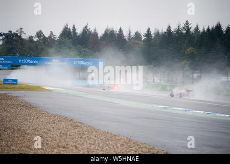 Hockenheim, Deutschland. 28. Juli 2019. Die Fahrzeuge fahren im Regen durch die Gischt, Aktion, Rennen am 28.07.2019, Formel 1, Grand Prix von Deutschland in Hockenheim/Deutschland vom 26.07. - 28.07.2019, Saison 2019, | Verwendung der weltweiten Kredit: dpa/Alamy leben Nachrichten Stockfoto