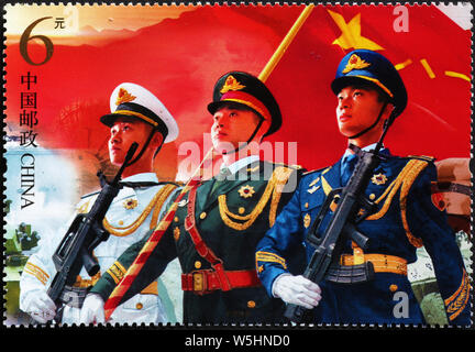 Chinesische Soldaten auf der Parade in der Briefmarke Stockfoto