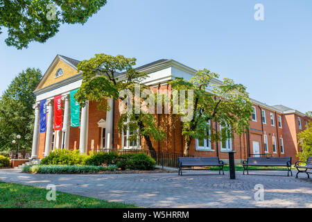 GREENSBORO, NC, USA - 27. Juli: Hege Bibliothek am Juli 27, 2019 an der Guilford College in Greensboro, North Carolina. Stockfoto