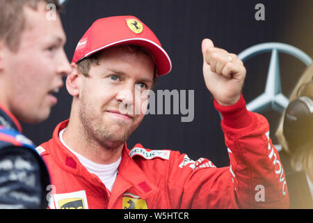 Hockenheim, Deutschland. 28. Juli 2019. Sebastian Vettel (GER, Scuderia Ferrari Mission Worfeln) freut sich im Parc Ferme direkt nach dem Rennen über seinen zweiten Platz, 2., 2., Jubel, Jubeln, Jubeln, Freude, Jubel, Feiern, Geste, Gestik, hebt den Daumen, Büste Bild, Rennen am 28.07.2019, Formel 1, Grand Prix von Deutschland in Hockenheim/Deutschland vom 26.07. - 28.07.2019, Saison 2019, | Verwendung der weltweiten Kredit: dpa/Alamy leben Nachrichten Stockfoto