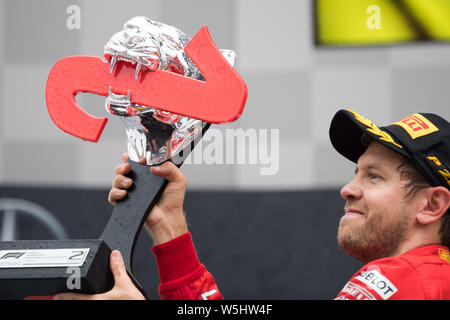 Hockenheim, Deutschland. 28. Juli 2019. Sebastian Vettel (GER, Scuderia Ferrari Mission Worfeln) ist über den zweiten Platz freuen, 2., 2., Jubel, Jubel, Jubeln, Freude, Jubel, Feiern, Geste, halb Bild, halb Abbildung, Rennen am 28.07. 2019, Formel 1, Grand Prix von Deutschland in Hockenheim/Deutschland vom 26.07. - 28.07.2019, Saison 2019, | Verwendung der weltweiten Kredit: dpa/Alamy leben Nachrichten Stockfoto