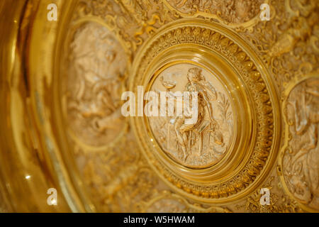 Detail der Venus Rosewater Dish und der Ladies' Singles Trophäe für die Meisterschaften in Wimbledon 2019. Stockfoto