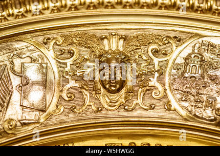 Detail der Venus Rosewater Dish und der Ladies' Singles Trophäe für die Meisterschaften in Wimbledon 2019. Stockfoto