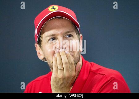 Pressekonferenz nach dem Rennen mit dem Sebastian Vettel (GER, Scuderia Ferrari Mission Worfeln), 2., 2., 2. Platz, Brustbild, laughsd, lÃ chelnd, lÃ cheln, lÃ chelnd, lacht, Mimik, Rennen am 28.07.2019, Formel 1, Grand Prix von Deutschland in Hockenheim/Deutschland vom 26.07. - 28.07.2019, Saison 2019, | Verwendung weltweit Stockfoto