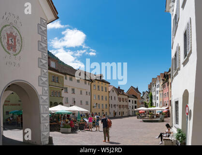 Chur, GR/Schweiz - vom 29. Juli 2019: Der historische Arcas Platz in der Altstadt von Chur in der Schweiz Stockfoto