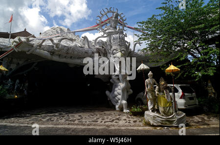 Marmor und Stein dämonischen Schnitzereien auf Verkauf in einer Fabrik in der Nähe von Ubud, Bali, Indonesien Stockfoto