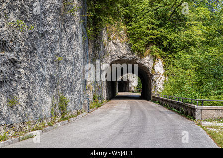 Italien Friaul Val Cellina Barcis - alte Straße der Pordenone - Naturpark der Dolomiten von "Latterie Friulane" Stockfoto