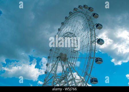 Orlando, Florida. Juli 05, 2019 Teilansicht der Big Wheel in International Drive. Stockfoto