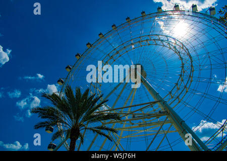 Orlando, Florida. Juli 05, 2019 Teilansicht der Big Wheel in International Drive. Stockfoto