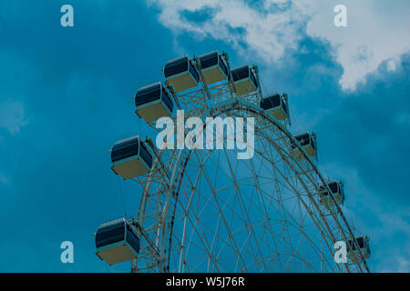 Orlando, Florida. Juli 05, 2019 Teilansicht der Big Wheel in International Drive. Stockfoto