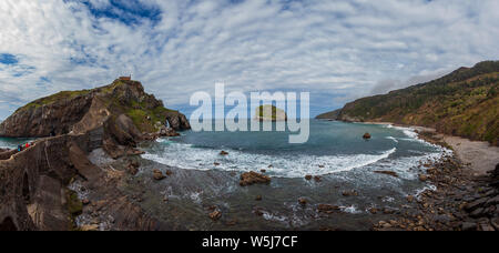 Panoramablick auf St. Johannes von Gaztelugatxe. Baskenland, Spanien Stockfoto