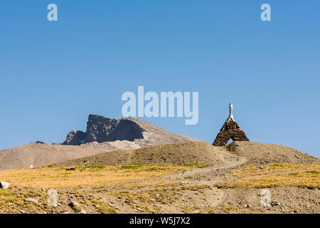 Die Gottesmutter des Schnees, Virgen de las Nieves, Statue und Pico Veleta Gipfel, den Nationalpark Sierra Nevada. Granada, Andalusien, Spanien. Stockfoto