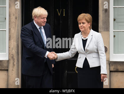 Edinburgh, Schottland, Großbritannien. 29. Juli, 2019. Premierminister Boris Johnson trifft Schottlands First Minister Nicola Sturgeon an Bute Haus in Edinburgh bei seinem Besuch in Schottland. Credit: Iain Masterton/Alamy leben Nachrichten Stockfoto