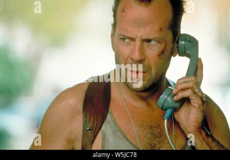 BRUCE WILLIS in Stirb langsam: Jetzt erst Recht (1995), unter der Regie von John MCTIERNAN. Credit: CINERGI BILDER / Album Stockfoto