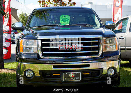 Lkw für den Verkauf des Fahrzeugs auf einen Gebrauchtwagen Verkauf viel in Florida USA Vereinigte Staaten von Amerika Stockfoto