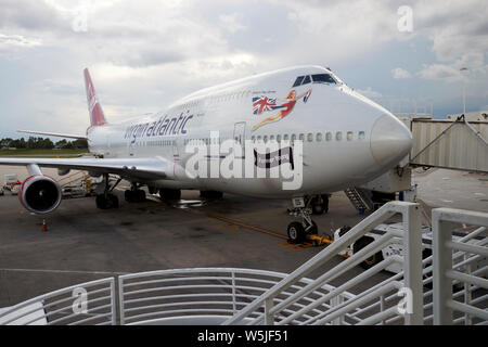 Virgin Atlantic Boeing 747-400 forever young Flugzeuge auf Stand auf der Internationalen Flughafen Orlando MCO Terminal florida usa Vereinigte Staaten von Amerika Stockfoto
