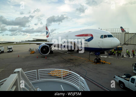 British Airways Boeing 777 G-viix Luftseite auf Stand auf der Internationalen Flughafen Orlando MCO Terminal florida usa Vereinigte Staaten von Amerika Stockfoto