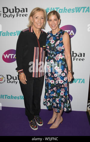 Gäste nehmen an der Dubai Duty Free WTA-Sommerfest im Jumeirah Carlton Tower mit: Martina Navratilova und Chris Evert Wo: London, Großbritannien Wann: 28 Jun 2019 Credit: Phil Lewis/WENN.com Stockfoto