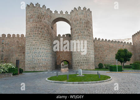 Tor der Alcazar in der Stadtmauer von Avila, Spanien Stockfoto
