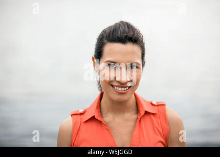Porträt einer lächelnden mittlere gealterte Frau Stockfoto