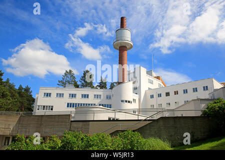 Paimio Sanatorium, vom finnischen Architekten Alvar Aalto entworfen und 1933 fertiggestellt, an einem sonnigen Tag im Sommer. Paimio, Finnland. Juni 21, 2019. Stockfoto