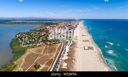 Antenne Panorama von Canet-en-Roussillon in den Pyrenees Orientales Stockfoto