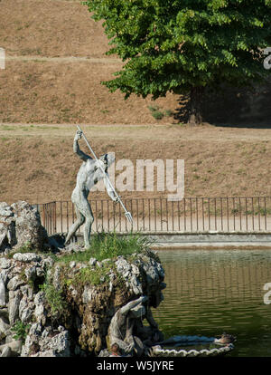 Florenz, Italien - 18 Juli 2017: Statue von Neptun, von Stoldo Lorenzi (1571), steht in der Mitte ein Springbrunnen, in dem Boboli Garten. Stockfoto