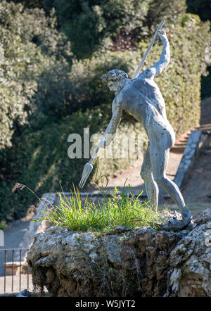 Florenz, Italien - 18 Juli 2017: Statue von Neptun, von Stoldo Lorenzi (1571), steht in der Mitte ein Springbrunnen, in dem Boboli Garten. Stockfoto