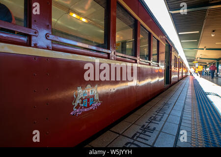 F-Zug am Abschied von S-Set Züge in Sydney, NSW, Australien Stockfoto