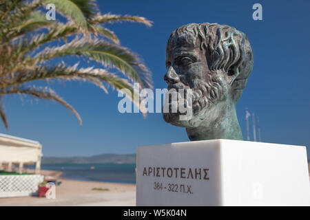 Aristoteles, Büste der Griechische Philosoph am Golf von Kalloni, wo Aristoteles lebte und studierte. Stockfoto