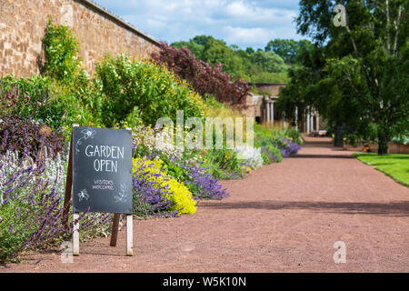 Cala Homes East, Haddington Broschüre Amissfield Walled Garden Stockfoto