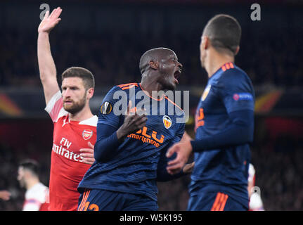 LONDON, ENGLAND - Mai 2, 2019: mouctar Diakhaby von Valencia dargestellt, während der ersten Etappe der 2018/19 UEFA Europa League Halbfinale Spiel zwischen Arsenal FC (England) und Valencia (Spanien) im Emirates Stadion. Stockfoto