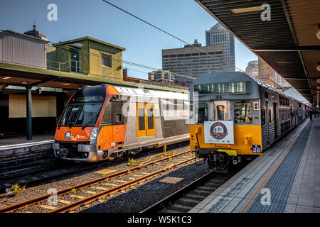 F-Zug am Abschied von S-Set Züge in Sydney, NSW, Australien Stockfoto