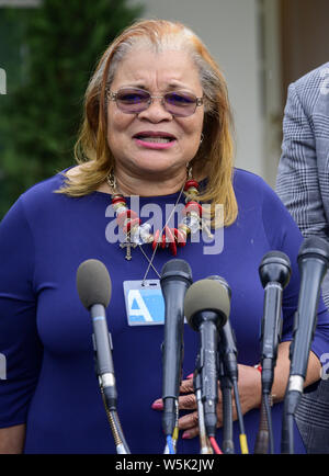 Washington DC, USA. 29. Juli 2019. Alveda König spricht zu den Medien nach einem Treffen mit dem Präsidenten der Vereinigten Staaten Donald J. Trumpf im Weißen Haus in Washington, DC am Montag, Juli 29, 2019 Credit: Ron Sachs/CNP/ZUMA Draht/Alamy leben Nachrichten Stockfoto