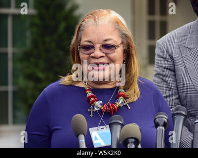 Washington DC, USA. 29. Juli 2019. Alveda König spricht zu den Medien nach einem Treffen mit dem Präsidenten der Vereinigten Staaten Donald J. Trumpf im Weißen Haus in Washington, DC am Montag, Juli 29, 2019 Credit: Ron Sachs/CNP/ZUMA Draht/Alamy leben Nachrichten Stockfoto