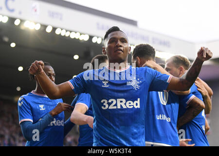 GLASGOW, Schottland - Juli 18, 2019: Alfredo Morelos von Förster feiert, nachdem er ein Ziel während der zweiten Etappe der UEFA Europa League 2019/20 erste Qualifikationsrunde Spiel zwischen den Rangers FC (Schottland) und St Joseph's FC (Gibraltar) an Ibrox Park gezählt. Stockfoto