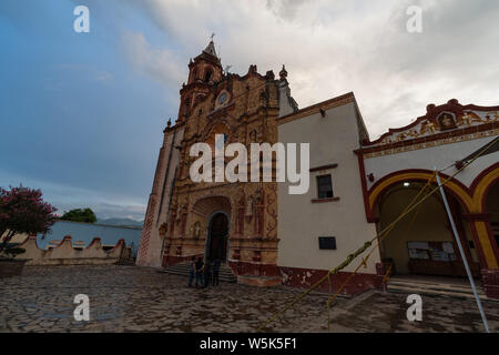 Das 100 Jahre alte Innenstadt Kirche von Jalpa de Serra in Queretaro Mexiko Stockfoto