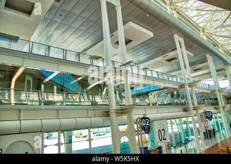 Lissabon, Portugal - 17. Mai 2019: Lissabon Flughafen, Abflughalle für europäische Bankenzentrum und internationale Flüge Stockfoto