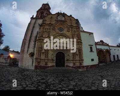 Das 100 Jahre alte Innenstadt Kirche von Jalpa de Serra in Queretaro Mexiko Stockfoto