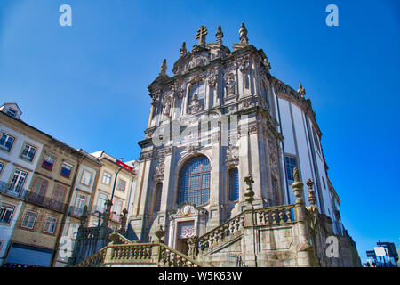 Schöne und bunte Porto Straßen in der Nähe von Rio Douro Stockfoto