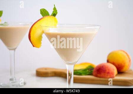 Pfirsiche und Creme Martinis Stockfoto