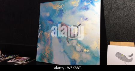 Model Fifi Anicah Art Exhibition, London, Großbritannien, 29. Juli 2019. Quelle: Alamy News Stockfoto
